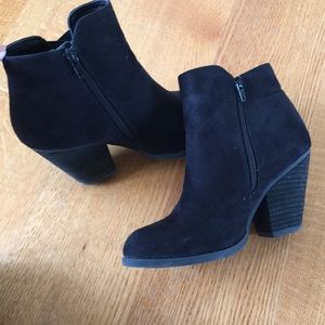 FINAL SALE Black booties!